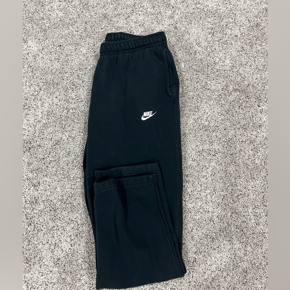 Black men’s Nike sweatpants